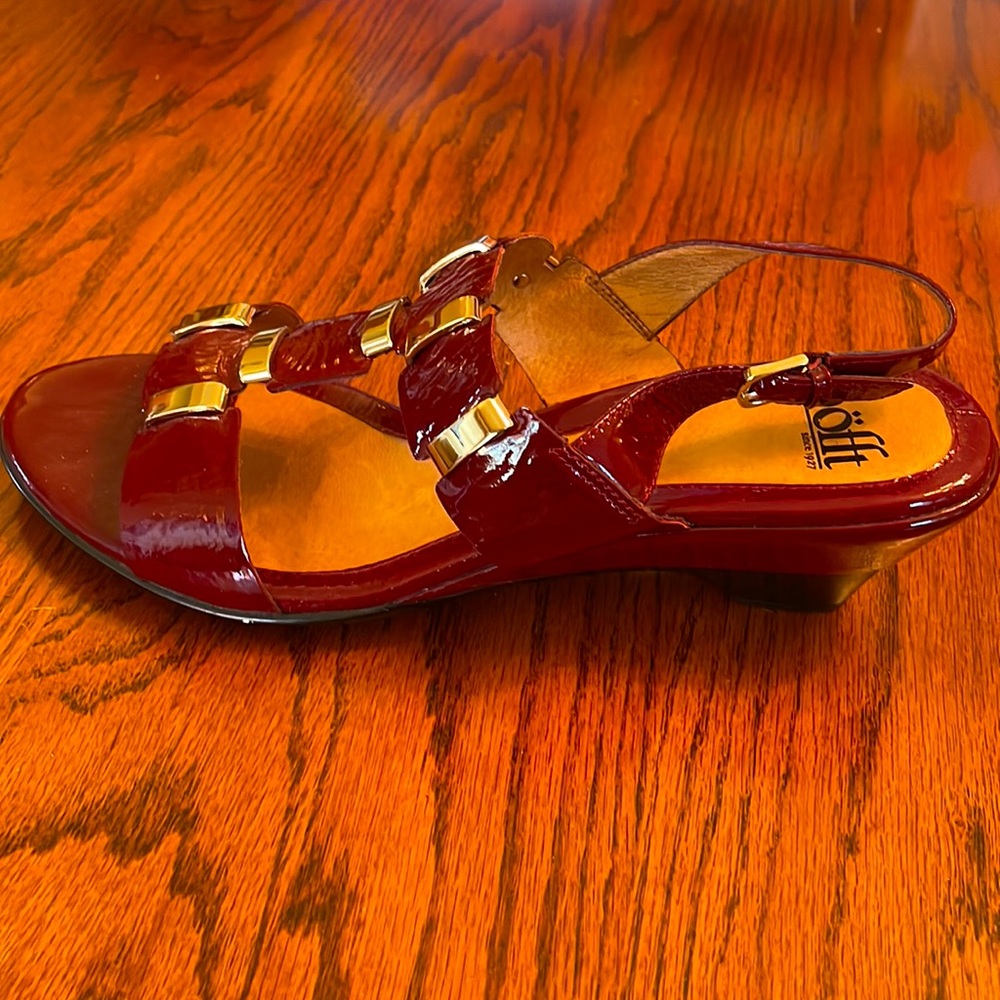 NWT Sofft burgundy patent leather sandals - Picture 4 of 8